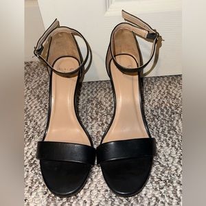 Size 6 - 2.5-3 inch A New Day heels
